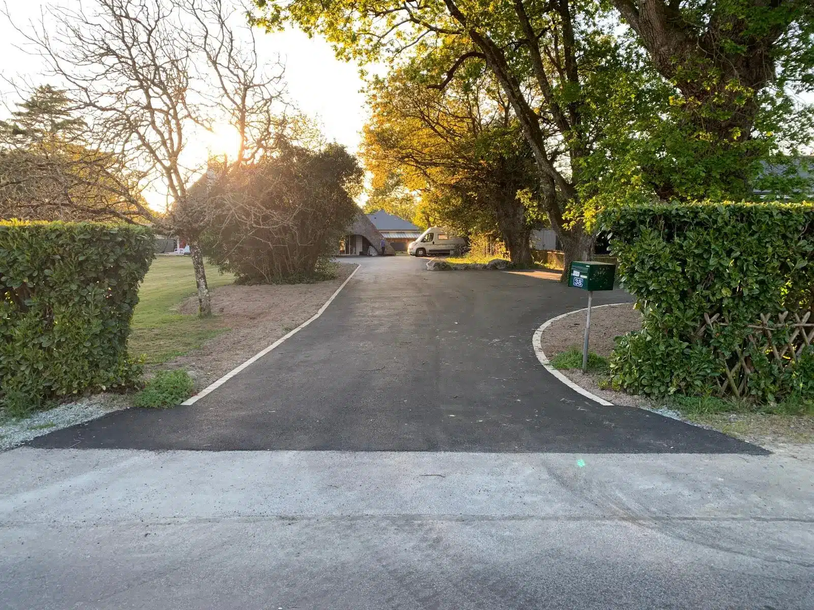 enrobé ou goudron - avantages comparés pour votre extérieur - OTPE